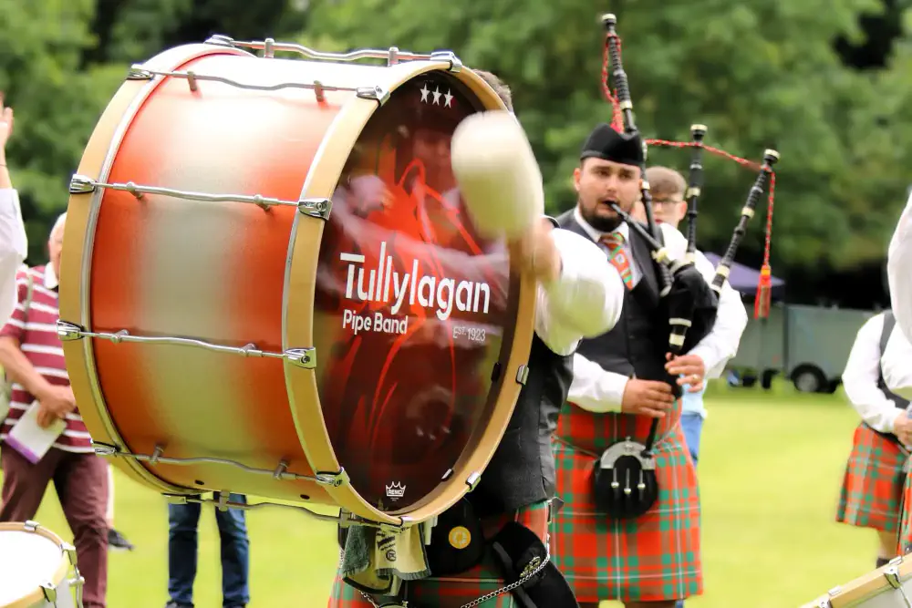 Tullylagan Pipe Band
