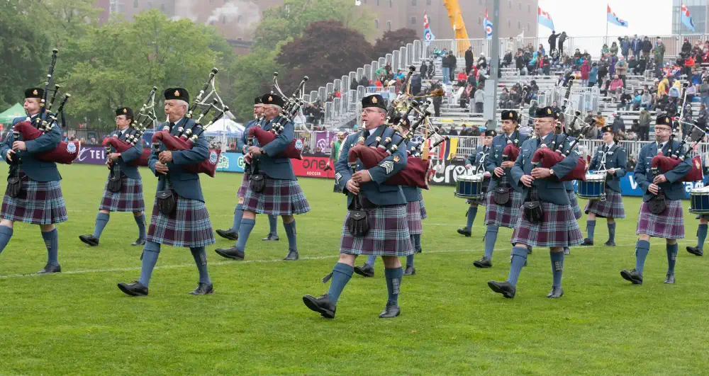 12 Wing Pipes and Drums