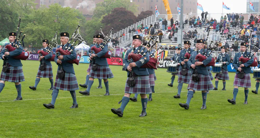 12 Wing Pipes and Drums