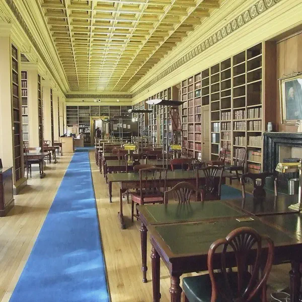 /images/tich/1280px-Edinburgh_Advocate's_Library_2.webp