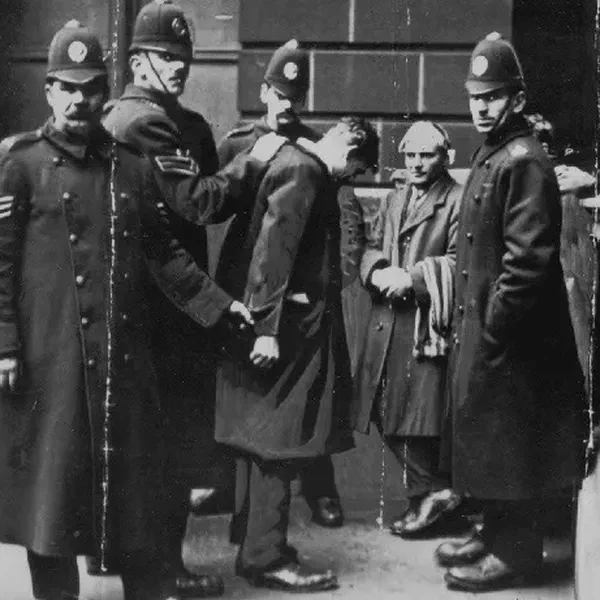 /images/tich/1919_Battle_of_George_Square_-_David_Kirkwood.webp