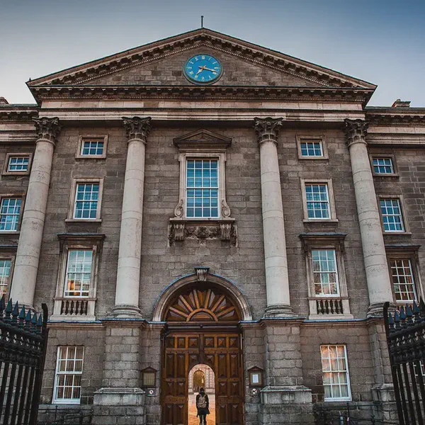 /images/tich/The_entrance_of_the_historic_Trinity_College_(Unsplash).webp