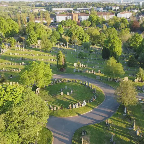 /images/tich/View_of_Western_Necropolis,_Glasgow_looking_south.webp