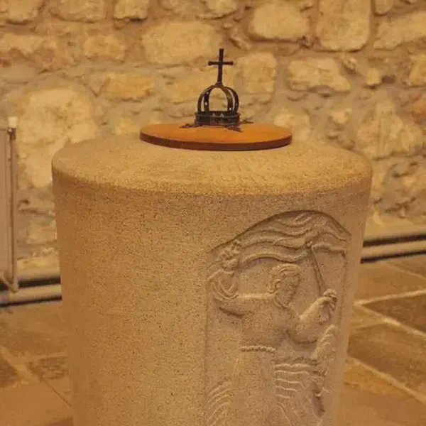 /images/tich/font_at_st_machar's_cathedral_316.webp