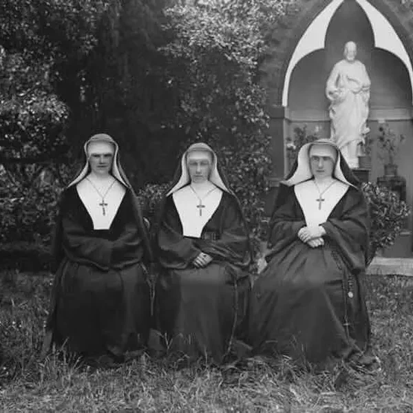 /images/tich/nuns_from_convent_of_the_holy_faith_Ireland_327.webp