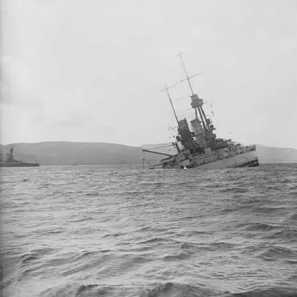 /images/tich/sms_bayern_sinking_325.webp